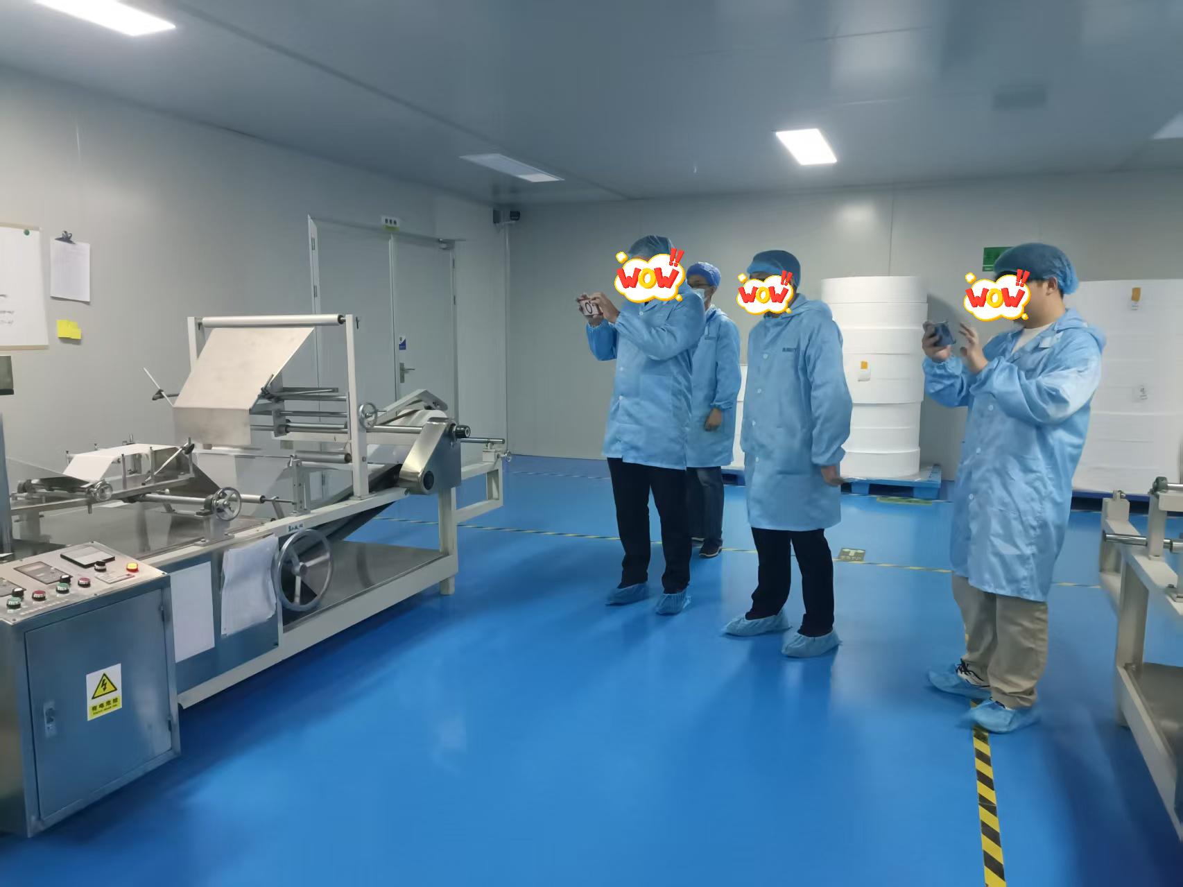欧州大型動物用医薬品販売代理店の購買責任者が視察と商談のため来社